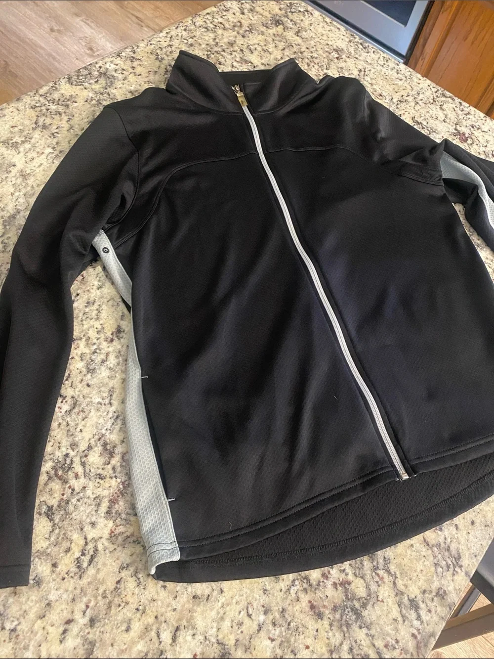 ALO men’s Black Full-Zip Athletic Jacket with Light Gray Side Panels